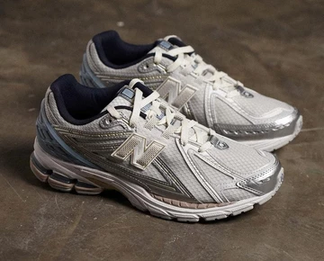 Der Kith New Balance 1906R White Blue von schräg außen