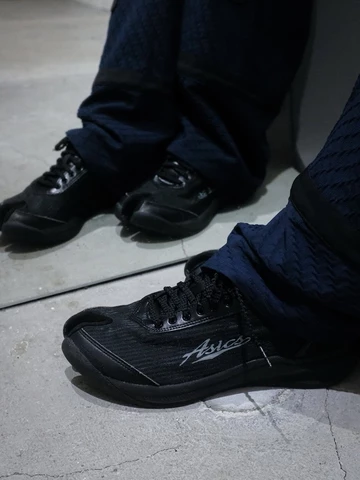 Kiko Kostadinov x Asics ILARGI FF Carbon getragen 2