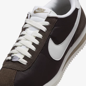 Details des Nike Cortez Baroque Brown