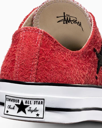 Der Stussy Converse Chuck 70 Low Poppy Red von hinten