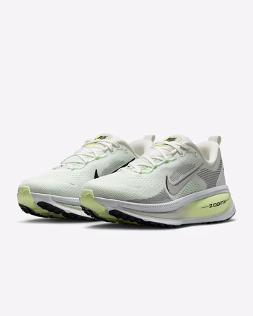 Nike Vomero 18 Barely Volt Paar seitlich