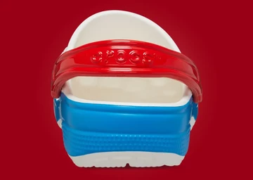 Hello Kitty Crocs Classic Clog von außen in hinten