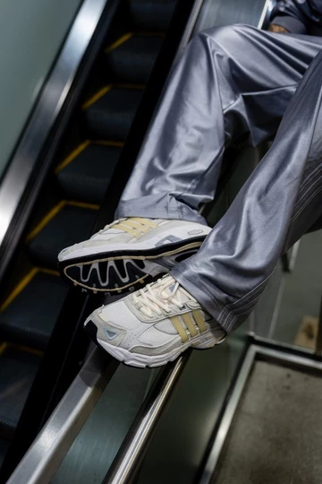 Firebird Oversized Tracksuit und der Response CL in Christal White