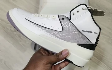 Jordan 2 Python in der Hand