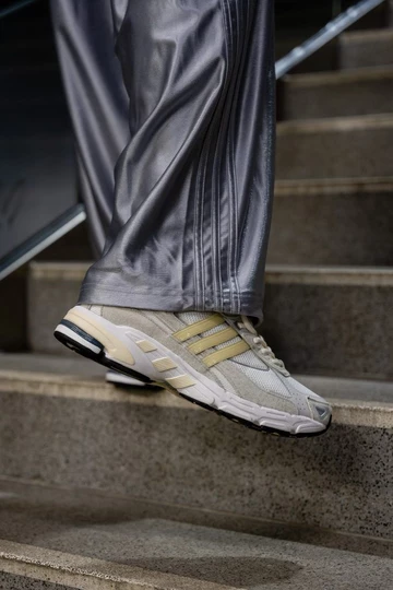 Firebird Oversized Tracksuit und der Response CL in Christal White