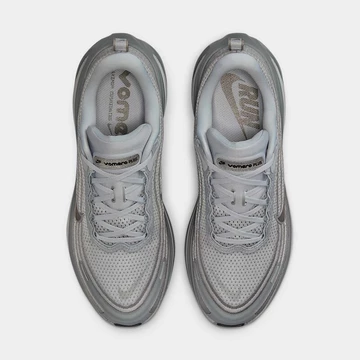 Nike Vomero Plus Wolf Grey Paar von oben