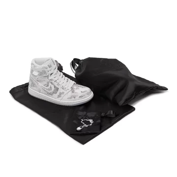 Swarovski x Jordan 1 High mit Verpackung