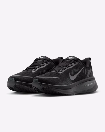 Nike Vomero 18 Black Paar seitlich