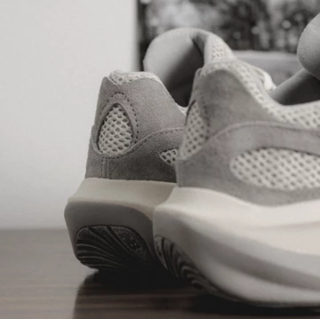 New Balance WRPD Runner Grey Day Mood Close up Sohle und Mesh