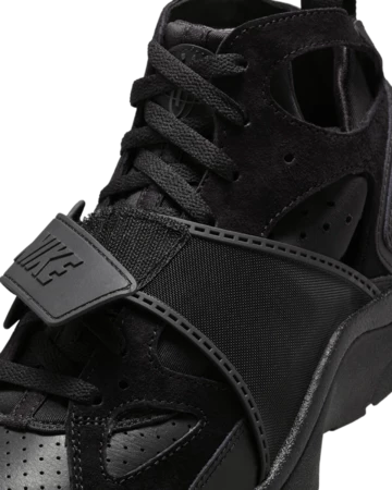Nike Air Trainer Huarache Triple Black Upper Detail