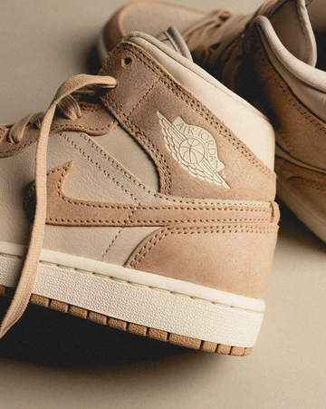 Der Jordan 1 Mid Legend Light Brown fotografiert von Asphaltgold