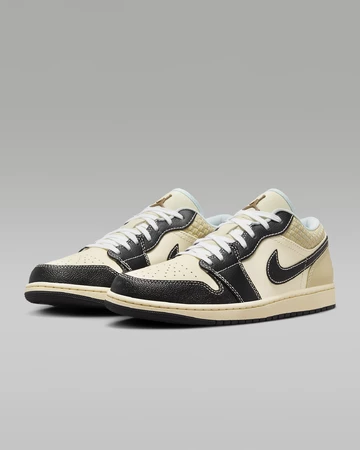 Jordan 1 Low SE Black Muslin schräg frontal