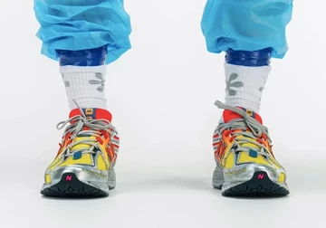 Salehe Bembury New Balance 1906R Heat be Hot Pack Hot Lava On Feet von Vorne