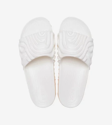 Salehe Bembury Crocs Pollex Slide Parsnip Paar von oben