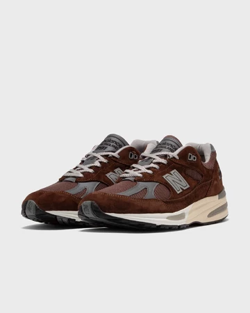 New Balance 991v2 Chestnut Brown Paar schräg seitlich