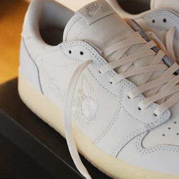 Air Jordan 1 Low OG Rabbit Floral Swoosh Mood Details