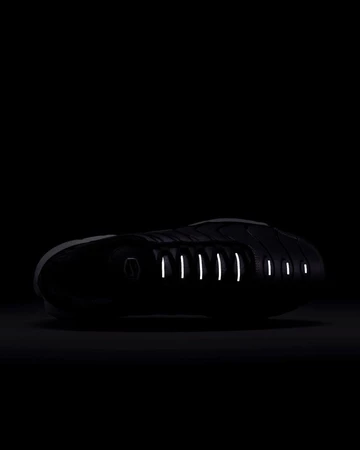 Air Max Plus Voltage Purple - im dunklen