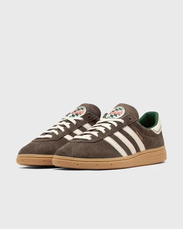 BSTN x adidas München Oktoberfest schräg