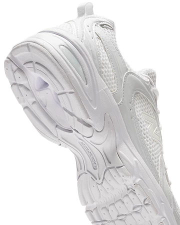Details des New Balance 530 All White