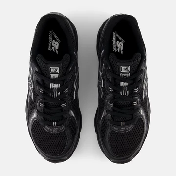 New Balance 740 All Black Paar von oben