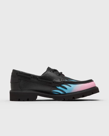 CLARKS x Bisous Bisous Cleyhill Fire Pack Außenseite