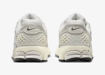 Nike Vomero 5 Platinum Tint von Hinten