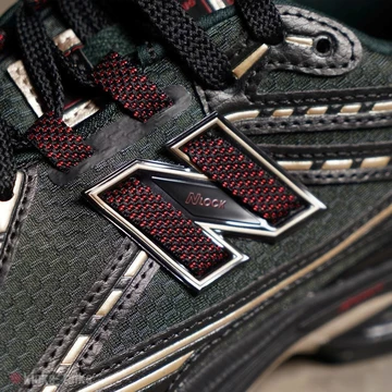 Details des Kith New Balance 1906R Black