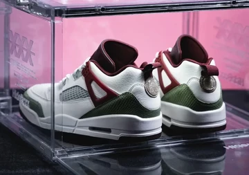 Jordan Spizike Low Chinese New Year 2024 von hinten Glasbox