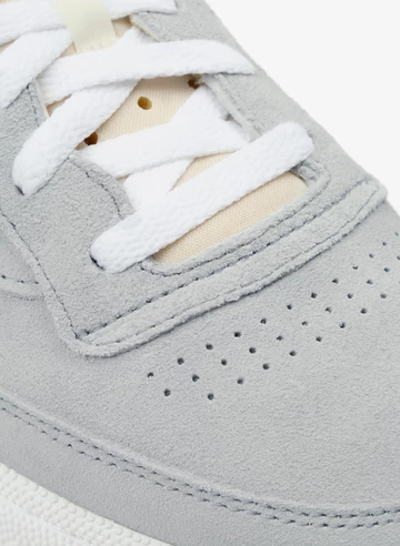 Details des JJJJound Reebok Club C 85 Grey Leather in grau