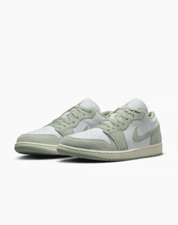 Jordan 1 Low SE Light Green Paar