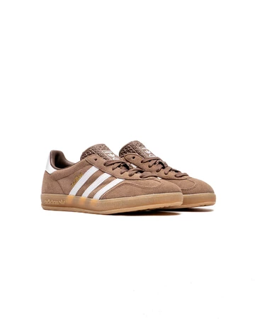 adidas Gazelle Indoor Earth Strata schräg