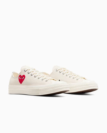 CDG Converse Chucks Single Heart Low white Außenseite schräg frontal