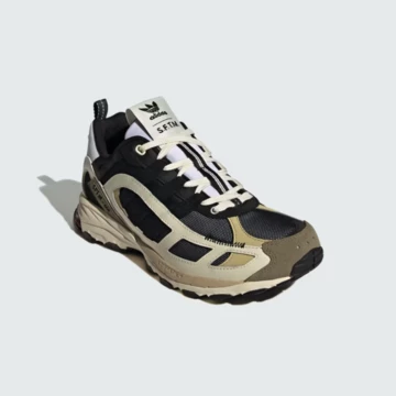 Song For The Mute adidas Shadowturf SFTM-001 Pack cloud white leicht schräg von vorne