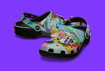 The Beatles x Crocs Classic Clog Pack schräg