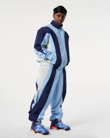 Awake NY x Nike Air Jordan 6 Retro SP Midnight Navy & Game Royal getragen