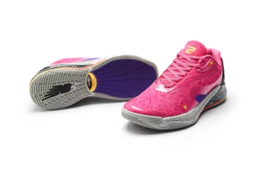 New Balance Kawhi 4 Hi-Pink Moodbild Paar