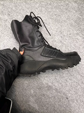Willy Chavarria x adidas Forum Boot Mid Black Außenseite