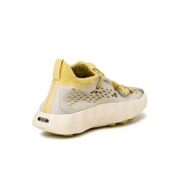 Nike Mind 002 Flyknit Light Bone schräg