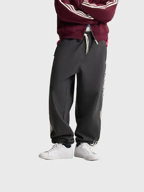 adisignature NY Jogger Image