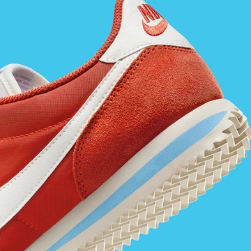 Die Ferse des Nike Cortez Picante Red
