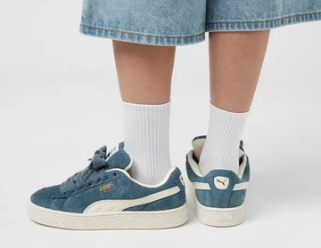 Puma Suede XL Hairy Gray Skies am Fuß