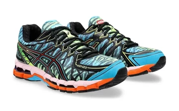 Der Digital Aqua Colorway aus dem KENZO ASICS GEL-Kayano 20 Pack von vorne