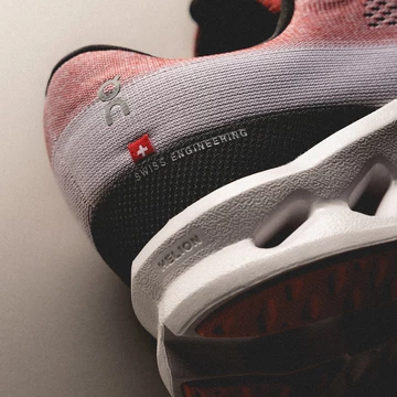 On Running Cloudsurfer Auburn - Ferse Detail