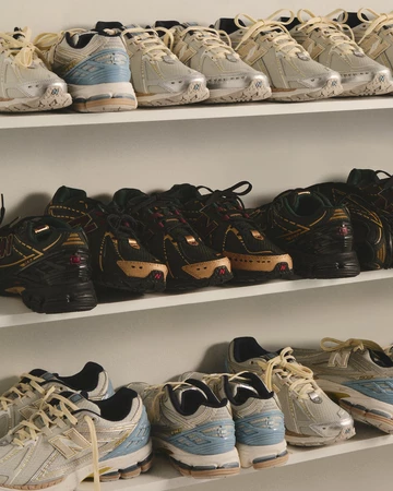 Kith x New Balance 1906r in Black und White Blue