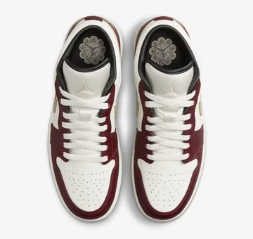 Jordan 1 Low Chinese New Year 2024 von oben