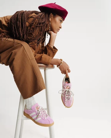 BSTN x adidas München Oktoberfest Pink am Model