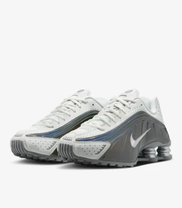 Nike Shox R4 White Iridescent schräg