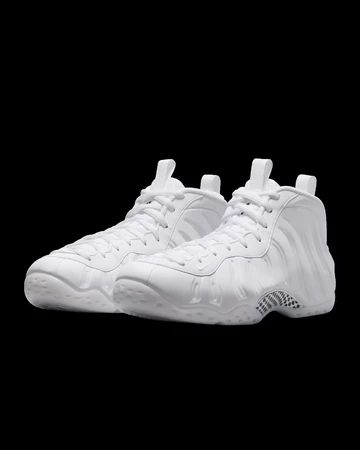 Nike Air Foamposite One Triple White Paar seitlich