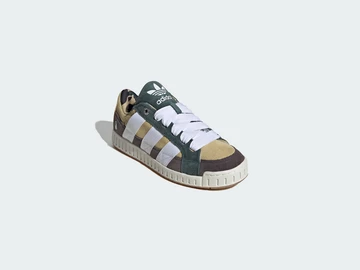 Der adidas N Bape Pack in der Farbe Bone von schräg vorne