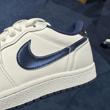 Jordan 1 Low 85 Metallic Blue Leak Detail Swoosh